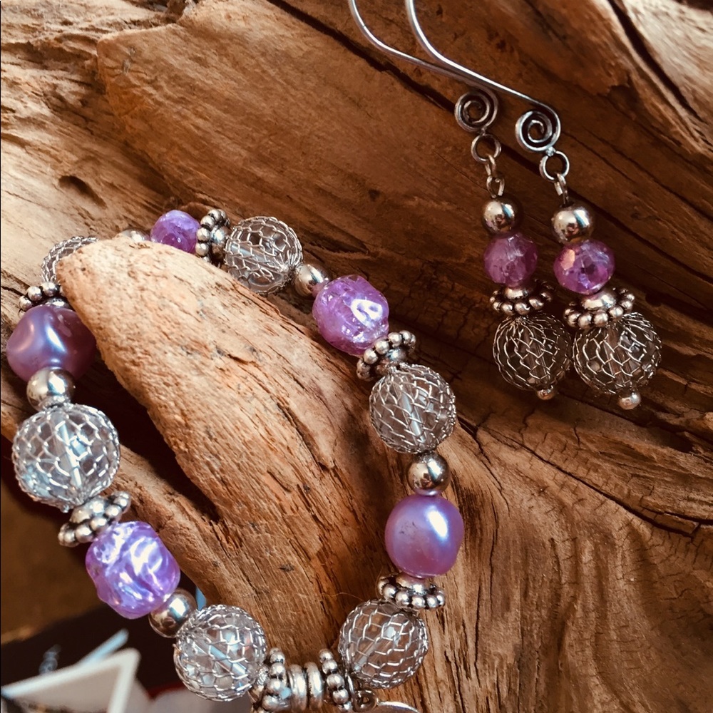 Necklace and earring set